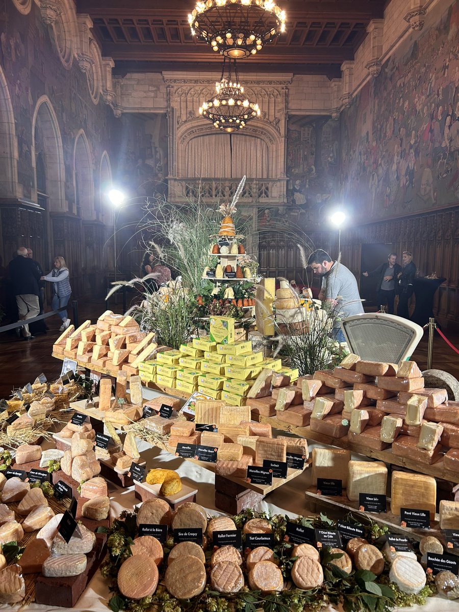 Fromagers de France (@fromagers) on Twitter photo Félicitations à #RaphaelDervaux & #VincentDervaux pour la mise en scène du plus grand plateau de fromages des Hauts-de-France exposé ce samedi au Beffroi d'Arras
Une performance dans un cadre grandiose!
<a href="/cniel/">CNIEL</a> <a href="/CGAD_france/">CGAD</a> Félicitations à #RaphaelDervaux & #VincentDervaux pour la mise en scène du plus grand plateau de fromages des Hauts-de-France exposé ce samedi au Beffroi d'Arras
Une performance dans un cadre grandiose!
<a href="/cniel/">CNIEL</a> <a href="/CGAD_france/">CGAD</a>