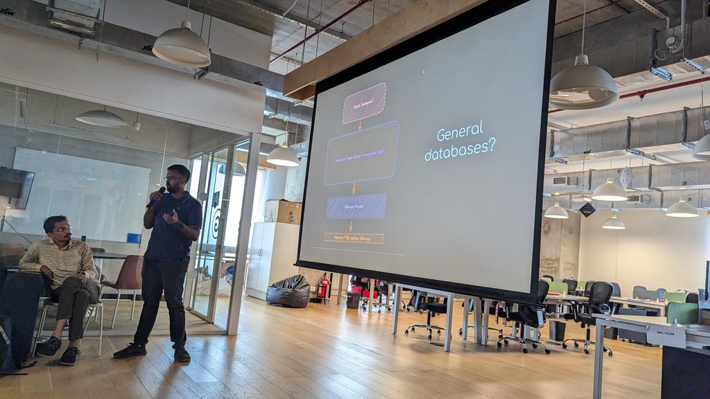 rivuchakraborty's tweet image. Interesting talk on @MongoDB internals by @uds5501 
#AsliEngineering #AsliConf