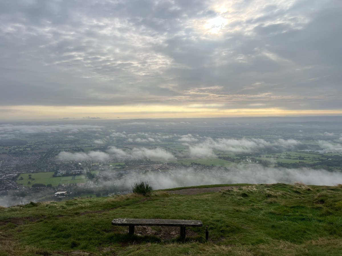 JosieAllan4's tweet photo. Epic walk with Zeb ⭐️🐕🌱💫
‘Not all who wander are lost’ Tolkien
- a spectacular, sunny and misty day.
#MagicSkies
#magichills #Malvern https://t.co/viusxsjkO1
