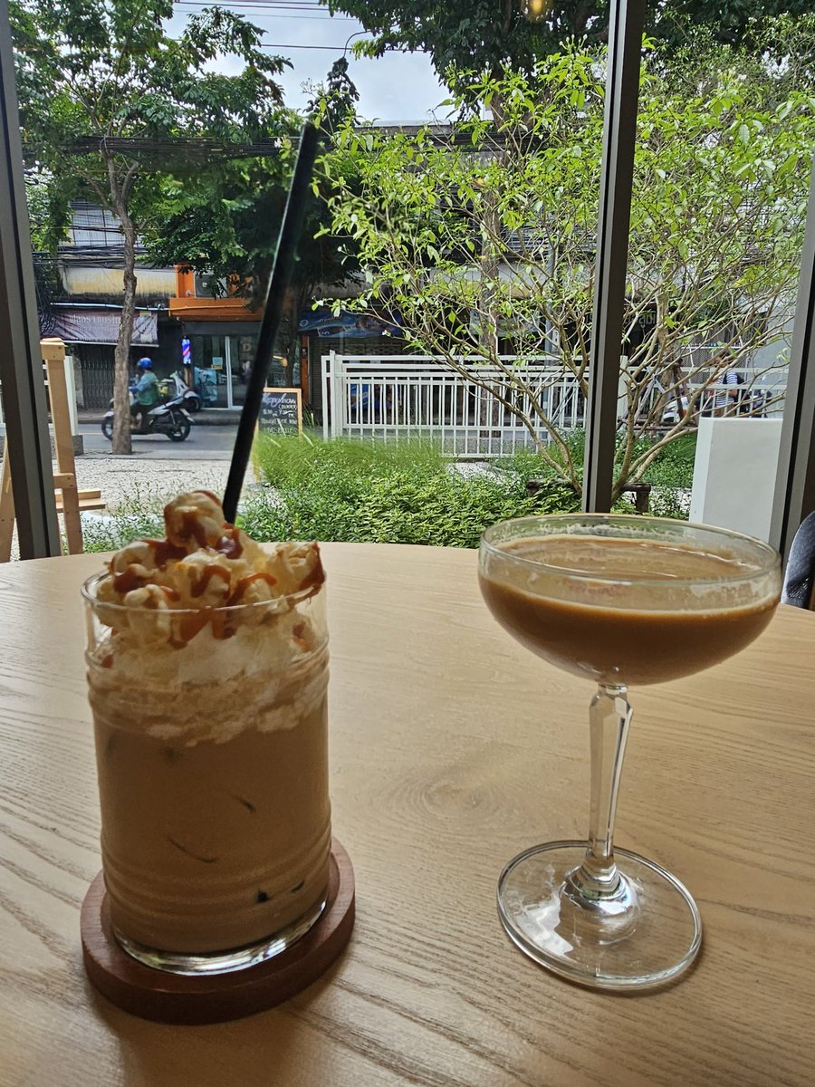 ChompooOK's tweet photo. เนเธเนเธฒเธเนเธฒเธฃเนเธฒเธเธกเธฒเธ... SUNSET (Orange Infused Latte)
#coffeetime #bkkcafe #NiceSaturday #GoodFood
#PrefCafeBar https://t.co/FgGDjXmhCk