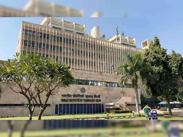 ashishchauhan's tweet photo. India overtakes China in World University Rankings of 2024. With 91 institutions.

India is now the fourth most represented nation, while China is at fifth place with 86 institutions. https://t.co/HVFTItAZBe