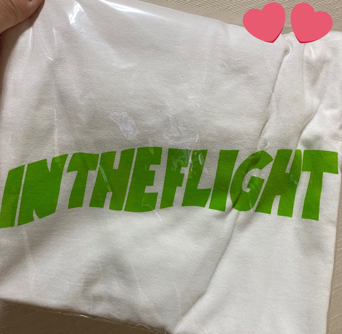 smk_hige_244's tweet photo. #sumika と #INTHEFLIGHT コラボTシャツ届いた！
可愛い🩷
けど私は、黒の再販も待ってる！ https://t.co/GCaDQs47Di