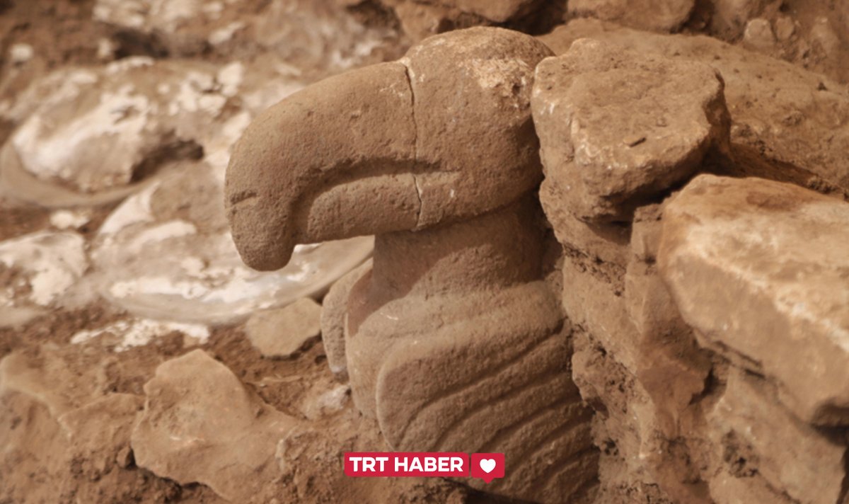 trthaber's tweet photo. Göbeklitepe'de "ilk boyalı heykel" bulundu.

12 bin yıllık geçmişiyle "tarihin sıfır noktası" olarak nitelendirilen Göbeklitepe'de ilk boyalı heykel, Karahantepe'de ise en gerçekçi insan heykellerinden biri bulundu.

https://t.co/v3O5DGAxbi https://t.co/nH4foOdf4M