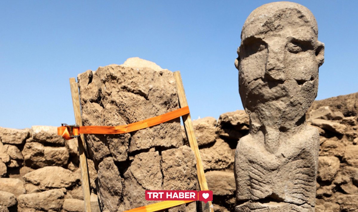 trthaber's tweet photo. Göbeklitepe'de "ilk boyalı heykel" bulundu.

12 bin yıllık geçmişiyle "tarihin sıfır noktası" olarak nitelendirilen Göbeklitepe'de ilk boyalı heykel, Karahantepe'de ise en gerçekçi insan heykellerinden biri bulundu.

https://t.co/v3O5DGAxbi https://t.co/nH4foOdf4M