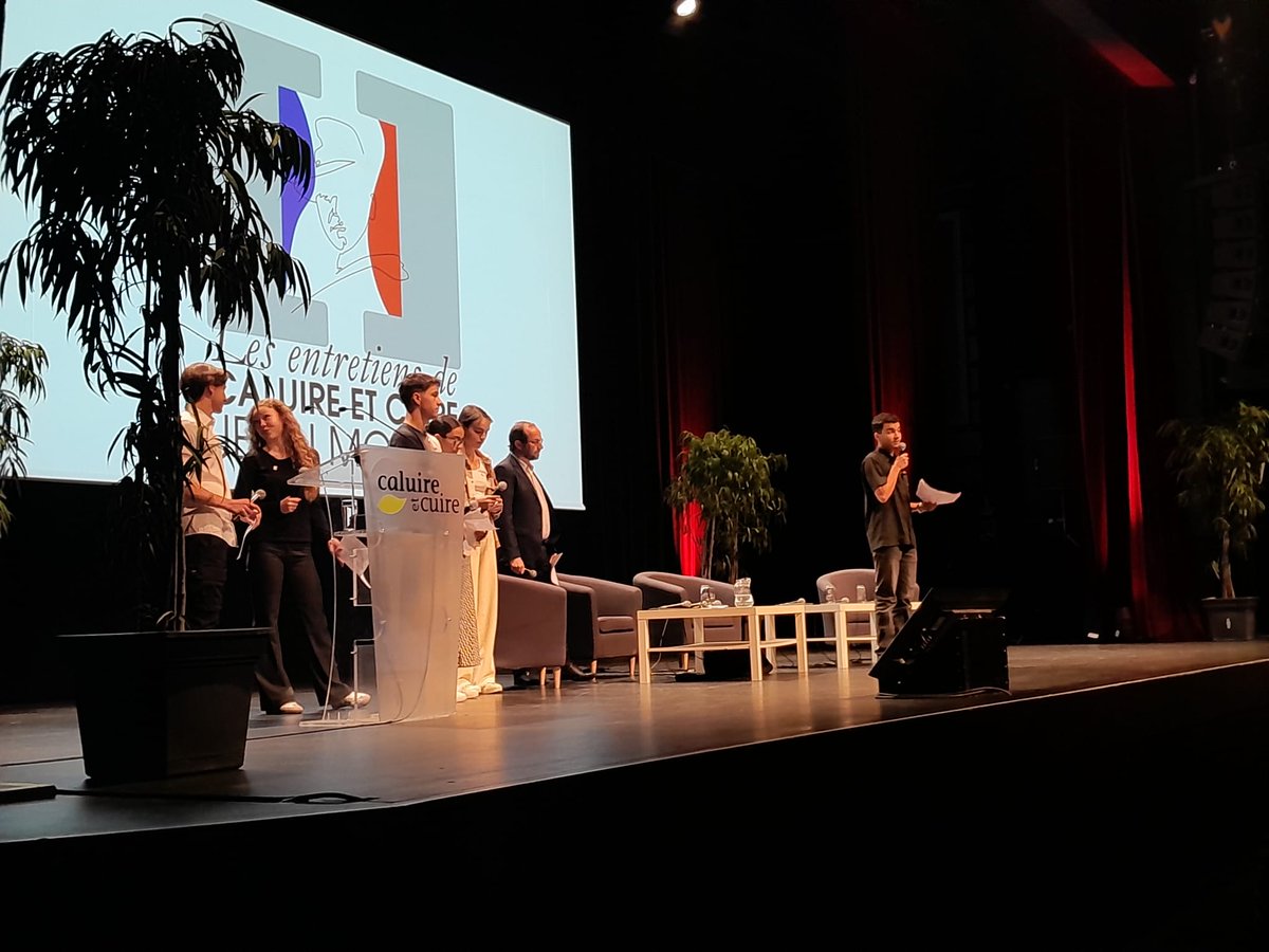 Avec l'aide de l'association SciencesPorateur, les 6 jeunes du service civique comunal de Caluire et Cuire ont préparé une intervention  pour nous présenter leur propre vision de l'#engagement #Jeunesse #ECCJM23