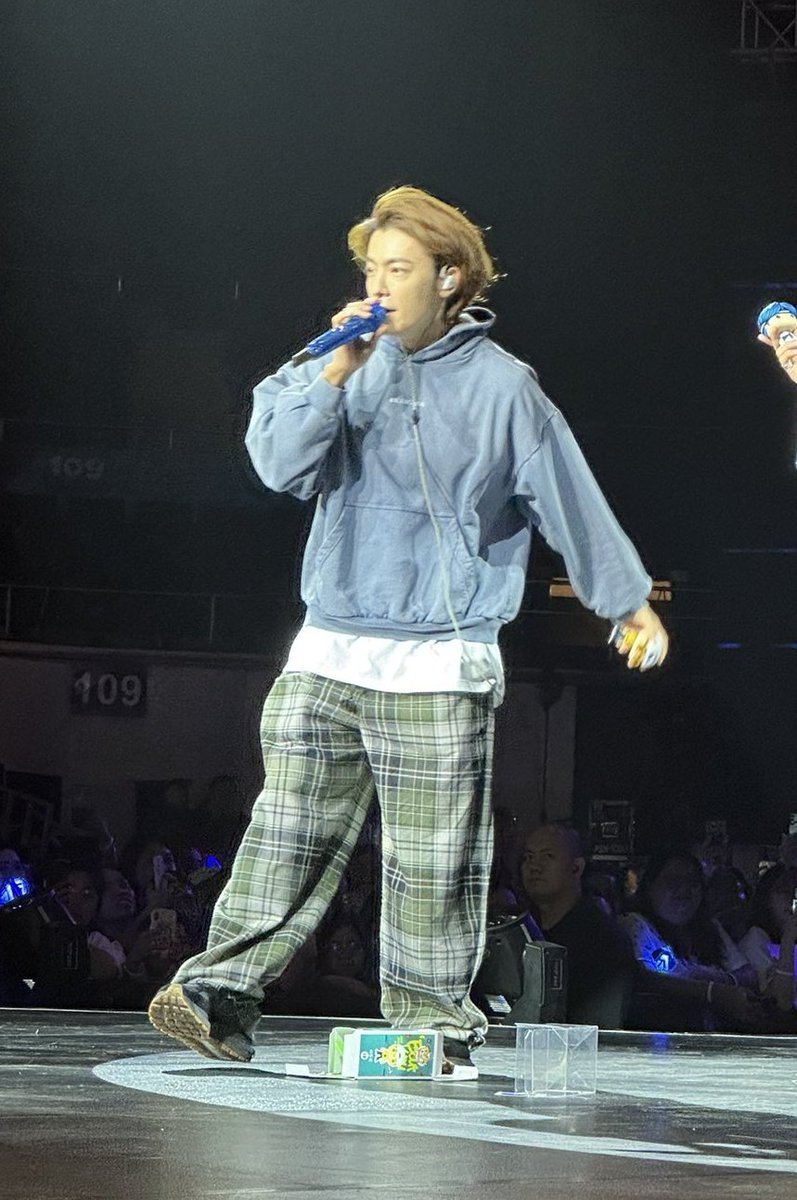 tiniest thing in the world

#동해 #donghae
#DElight_Party_MNL