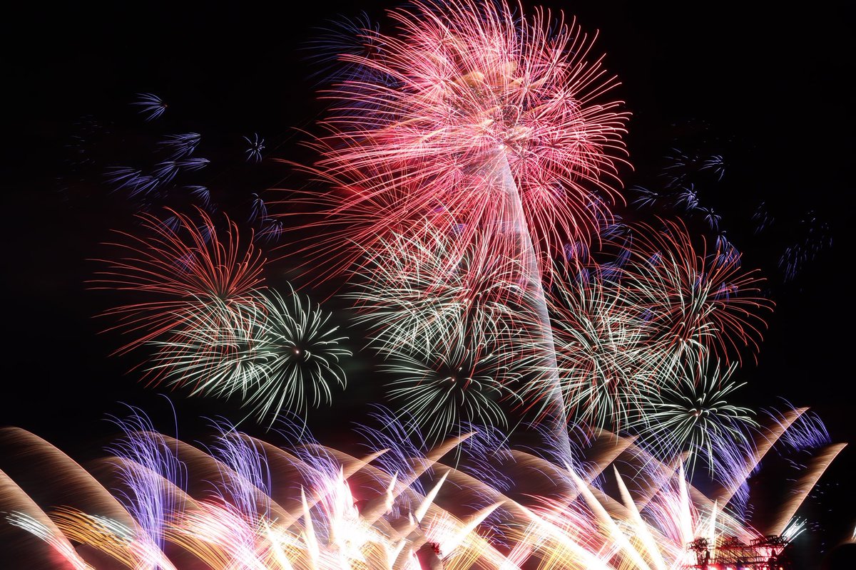 532741ja's tweet photo. 昨日の中秋の名月

DisneyMusic＆fireworks

夏と秋の混ざった感じ笑 https://t.co/4Wz8BtKYb6