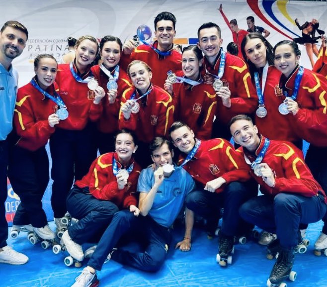 🛼🥈Enhorabona Andrea Serra i Núria Rosell per aquest sotscampionat del món!. Les dues patinadores sitgetanes, amb l’equip de Cunit, s’han penjat la medalla de plata en la categoria de grups de xou petit. Moltes felicitats!!! #patinatge #Sitges