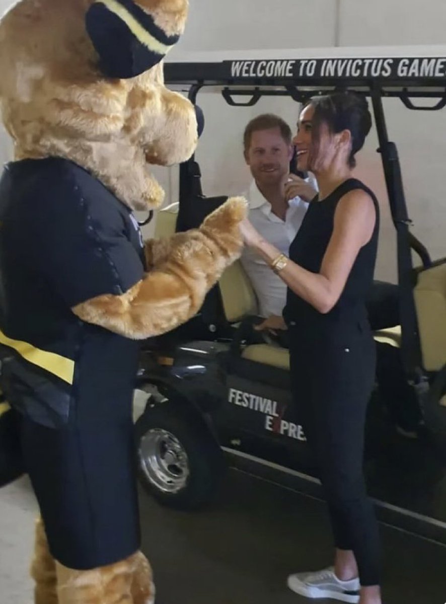 ValentinRosie's tweet photo. Good weekend Squadies. Sussex September ends and we appreciated the work of Sussex at #Wellchild, the #InvictusGame , the support for the schooling and education girls in Nigeria with #Geanco and the support of the Santa Barbara Firefighters. #HarryandMeghan
#ArchewellFondation https://t.co/3G309g6UK9
