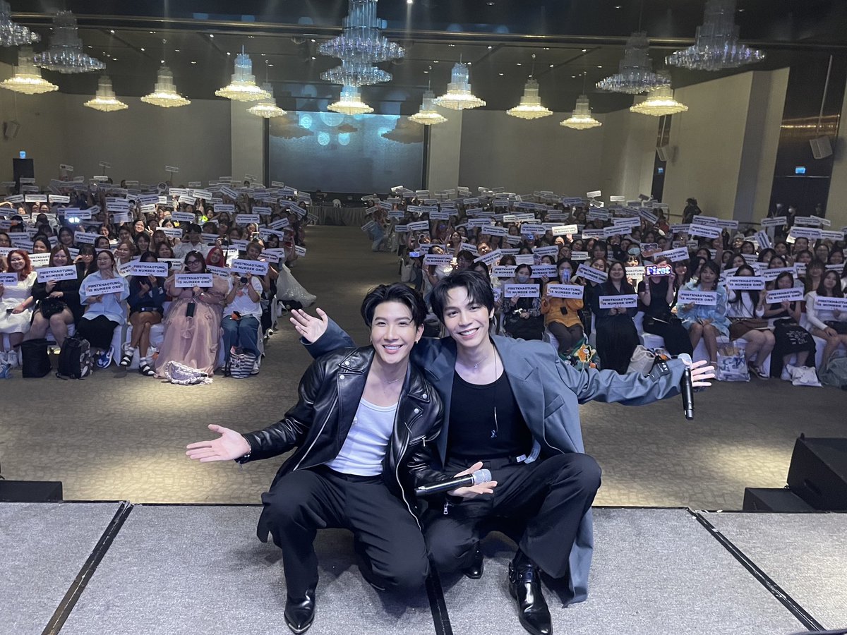 GMMTV's tweet photo. ขอบคุณทุก ๆ คน ที่มาร่วมสร้างโมเมนต์ดี ๆ ด้วยกัน กับ ‘เฟิร์ส-ข้าวตัง’ ในครั้งนี้พวกเราจะจดจำภาพนี้ไว้ตลอดไป ❤️

Cảm ơn mọi người vì đã cùng nhau tạo nên những khoảnh khắc đáng nhớ cùng với First-Khaotung. 
Chúng ta sẽ cùng nhau mãi mãi ghi nhớ những hình ảnh này! 

#FKonlyyouFMinVN
#GMMTV