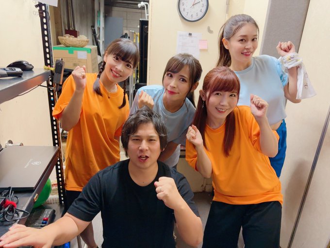 本日はGGG定期ライブでした😆🎤🎶 過去イチ、色気のない衣装でしたね🤣運動会&hellip;というか、もはやサウナ帰り！笑 次回は10/28(土)お昼公演です🎃さて今年のハロウィンはどうなるでしょ☺️✨️👻まだライブに来たことないよーって方も、最近ご無沙汰だなぁって方もぜひぜひ気軽に遊びに来てくださいね🥹💓