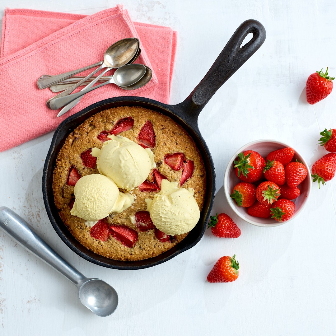 Gather your tribe for this delicious Saturday night treat, serve up warm with ice cream, grab a few spoons and dig in! 🍓🍪
🔗 in the bio for the recipe!
#AVABerries #Strawberries #Cookie #Saturday #FamilyFavourites #Delicious #Treat