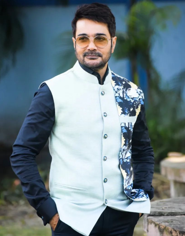 ZeeBanglaTv's tweet image. আমাদের প্রিয় সুপারস্টার &quot;প্রসেনজিত&quot;-কে জন্মদিনের অনেক অনেক শুভেচ্ছা ও ভালোবাসা!!🎂💖
@prosenjitbumba 

#HappyBirthday
#BumbaDa
#ProsenjitChatterjee 
#ZeeBangla