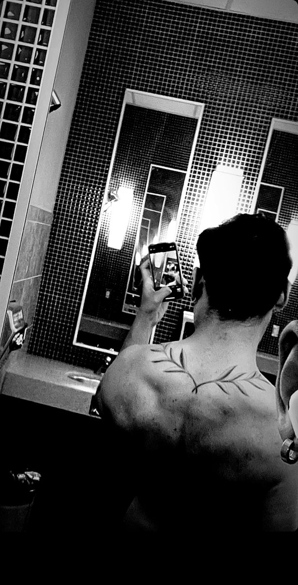 Aaron (@sketchyaaron) on Twitter photo 