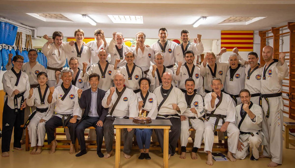 Sabemos que te gustan los retos... Te invitamos a conocer un examen de Cinturones Negros de #Taekwondo para 3º DAN. ⛩️🥋👊

escuelachosan.com/post/cronica-d…