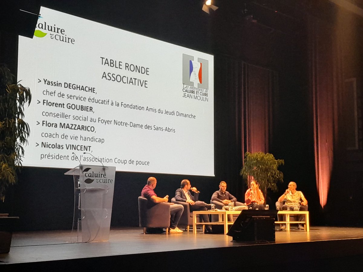 C'est le moment de la table ronde associative  ! 

Nous accueillons Yassin Deghache (AJD), Florent Goubier (FNDSA), Flora Mazzarico (Inspiravie) et  Nicolas Vincent (asso Coup de pouce) pour un partage d'engagements 100% caluirard.