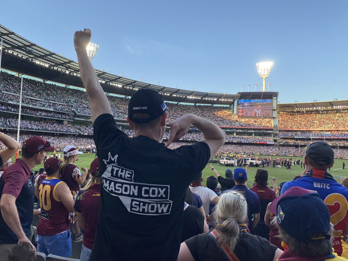 broadievade's tweet photo. Such a privilege to be at an epic Premirship for @CollingwoodFC  with the bonus of having @masonsixtencox point to me wearing the big American’s shirt #gopies @TheMasonCoxShow https://t.co/s6NjHw86mW