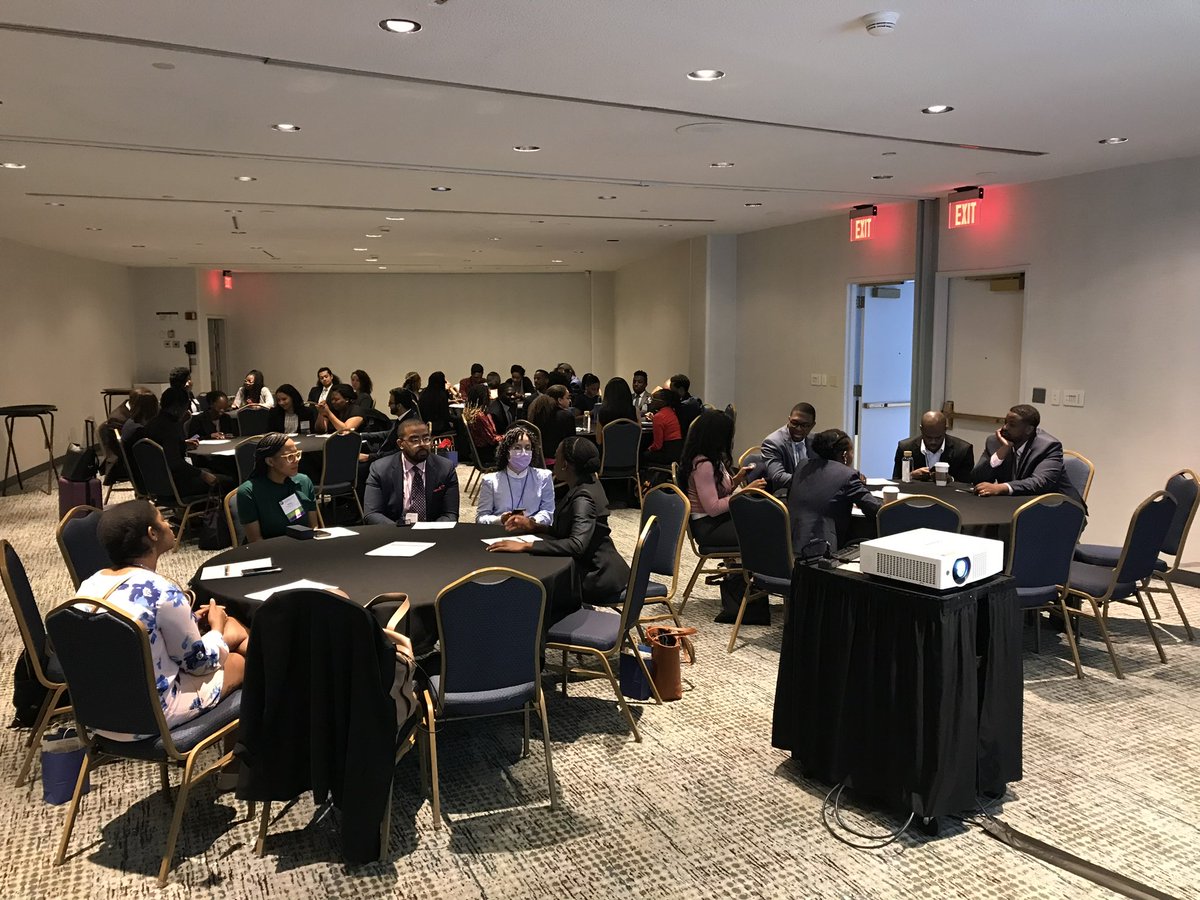 SocietyofBAS's tweet photo. Packed room for the Residents & Fellows Session starting now on Resilience & Personal Development! 💪🏽
#Coaching #ManagingYourself #SBASUMich2023 @grant_christa @eastrong16 @globalsurgallie https://t.co/XrMApoELS5