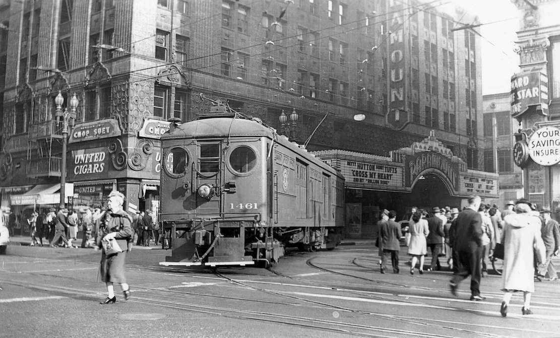 A Southern Pacific Interurban streetcar takes the curve at Hill & 6th, #DTLA, circa early 1947. The Paramount Theatre was playing “Cross My Heart” starring Betty Hutton. Two things we don’t see quite so much any more are signs for Chop Suey and United Cigars. #LosAngelesHistory