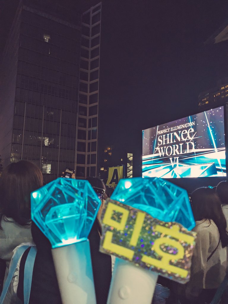 91_mkmk's tweet photo. SHINee本当に最高でした…！
運良くプレミアムチケットが当選して
史上最高に良席でSHINeeを拝めたこと
本当にありがたい…😭
何よりこの忙しい中で日本語曲やってくれたこと全力でパフォしてくれたことに感謝です😓
ミノはいつも通り本当に全力パフォーマンスで誠実ですべてが大好き…😭❤
#SHINee https://t.co/EW34A9YD6M