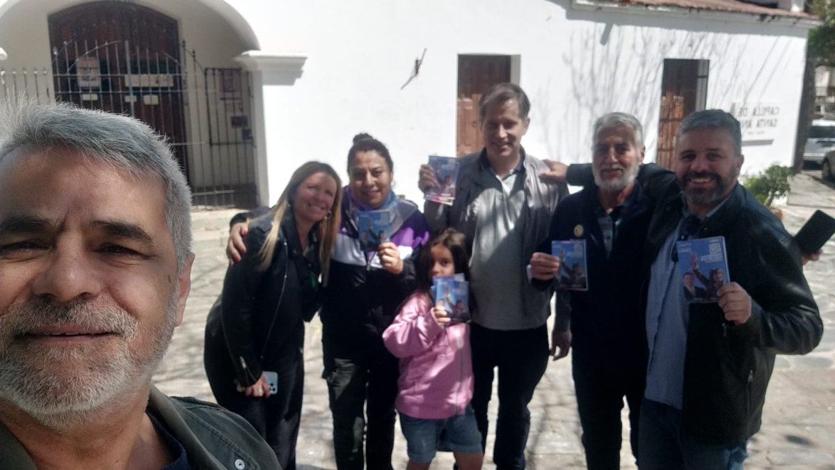 Día de recorrida por Quintas de Santa Ana con los amigos de <a href="/juntoscambioar/">JxC Juntos por el Cambio</a> de la Seccional 3ra de Córdoba 💪

#EsAhora 
#UnPaisOrdenado

🇦🇷