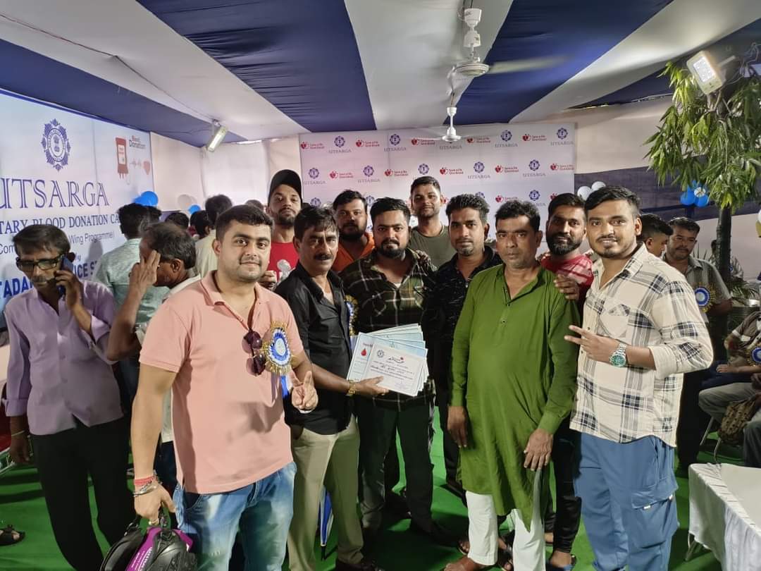 ShahbazAitc's tweet photo. Today attended at the Voluntary Blood Donation Camp #UTSARGA, A Community Policing Wing Programme by Ultadanga Police Station 🙏🙏
Salute to @KolkataPolice ❤️ 😇
#blooddonation #BloodDonationCamp
#UKTMYC https://t.co/Wjsg9VyUaO