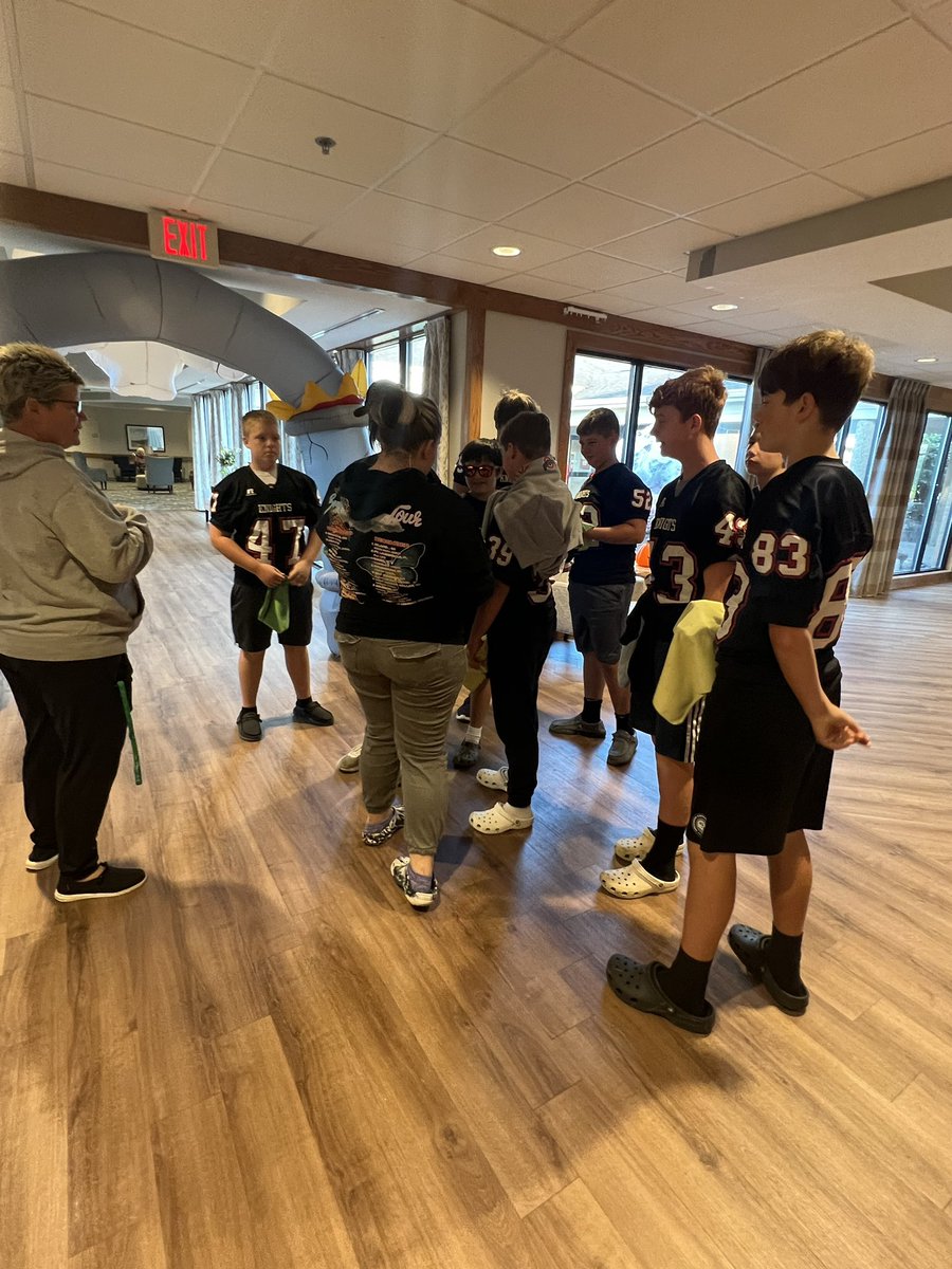 BrandonHakes's tweet photo. The Greenon JH Football team came together this morning for another community service event at the “Our Home” center to talk with the residence during breakfast, clean, pick up trash, etc.  Proud day to be a knight! 

The boys have 2 games left this season, come check them out https://t.co/yElgox82Km