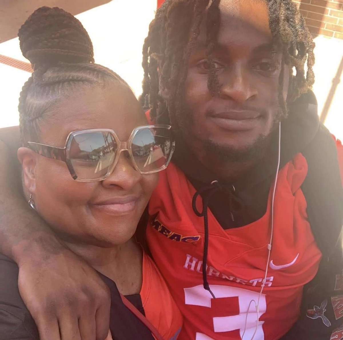 NikkiBJaxx417's tweet photo. Itโs Game Day for BOTH of our guys! @kameronblount4 @ogscrappy ๐๐๐. #3IsFinallyFree #footballmomlife๐ค๐๐ถ๐ซถ๐ฝโค๏ธ๐๐ #CIAA #MEAC #2ondefenseismybsubulldog #3ismydelstatehornet https://t.co/Peqju3p1vJ