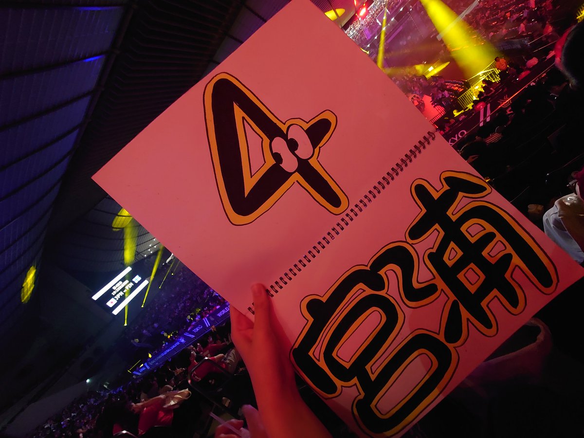 NorthblueT's tweet photo. 大好きな4番の背中と大好きな解説者様のお姿(◍•ᴗ•◍)
フルセット勝ちきれて良かった😭かっこよかったなあ😭😭
明日からは福澤達哉さんの解説を聞きたいので自宅から応援します〜!!
明日からもがんばれ日本👏👏
#龍神Nippon #OQL #パリ五輪予選 #宮浦健人 #福澤達哉 https://t.co/CYCKzEhT7C