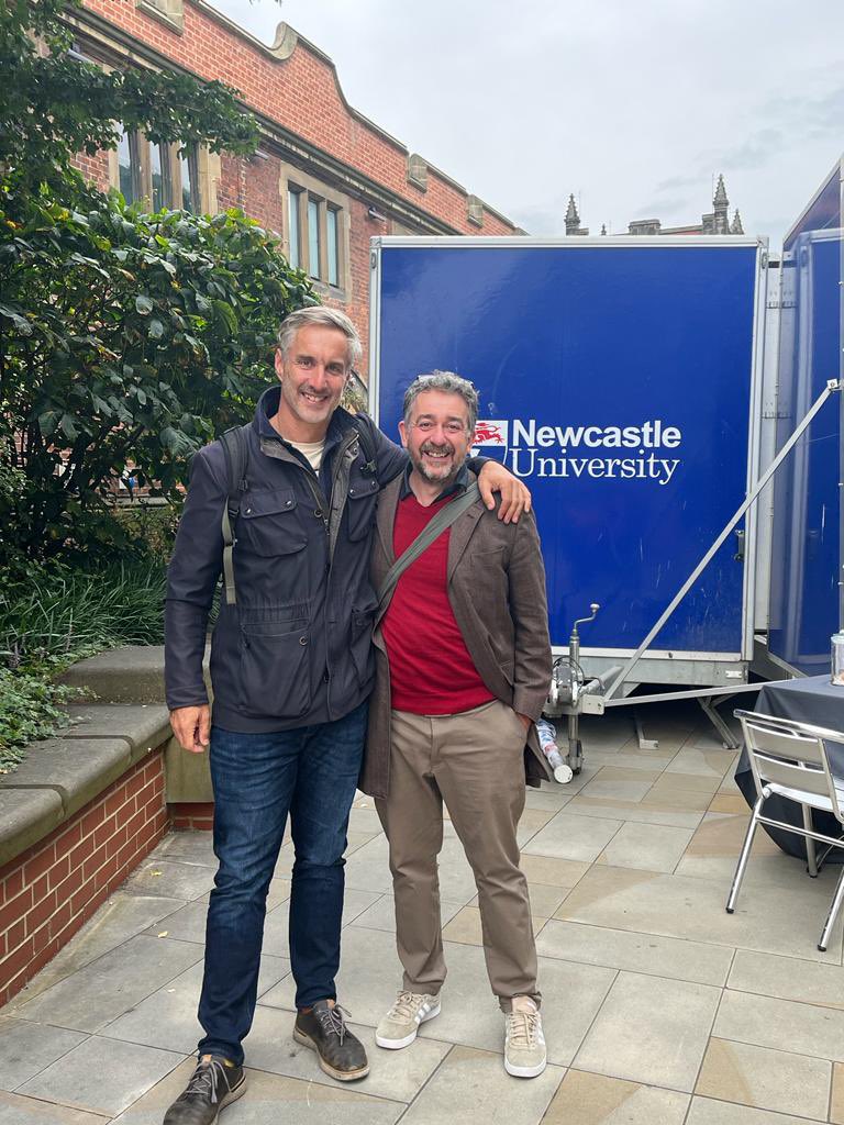 Fate is a wonderful thing. Cycle to the match and bump into uni best mate and BBC legend @BBCDomC right outside the old Courier office where we spent days producing the student paper…30 years ago!