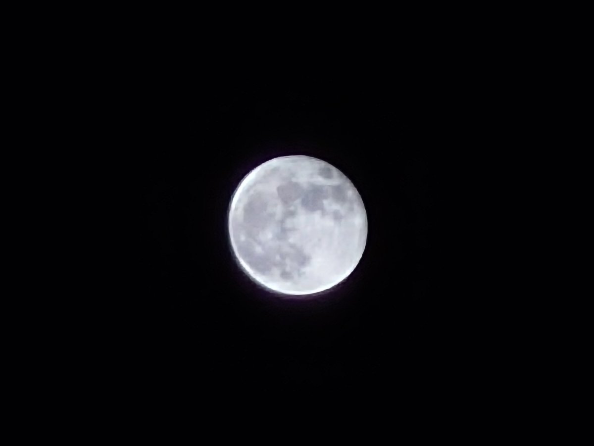 ryuusei_gou's tweet photo. 昨夜の中秋の名月🌕は雲が掛かっていて朧月だったので���今夜スマホで撮ってみました✨😊

#中秋の名月 #Xperia1V https://t.co/apksOoFPU9