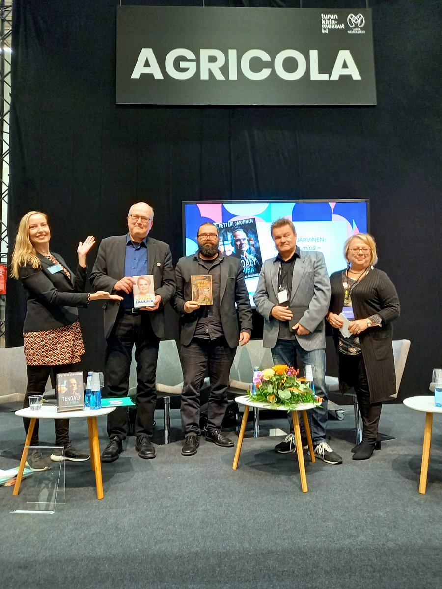 Tietokirjailija's tweet photo. Turun Kirjamessujen tietokirjaraadin voittivat Elina Hirvosen teos Katri Helena (@wsoykirjat) ja Jyrki Nissin teos Kuolema keskiajalla (@gaudeamuskirjat). Onnittelut! Raadissa olivat @jarvi_ulla, @KarhuTuomo, Mikko Kouki ja @hannusalmi. Raadin juonsi @ARutanen. #faktahommissa 1/3 https://t.co/qGaWiGROLh