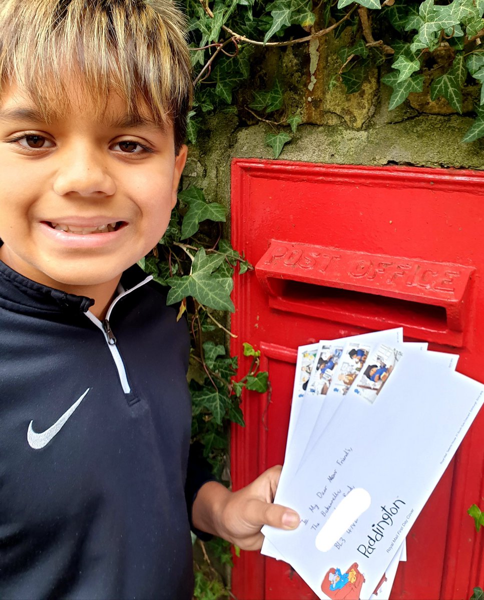 MilanKumar2012's tweet photo. 📮@RoyalMail #PaddingtonBear letters on the way to #MyDearNewFriend pen pals, who are residents in #GreaterManchester care homes. ✍ #LiteracyTrust #PostboxSaturday @letterappsoc https://t.co/C43jkCVpfF