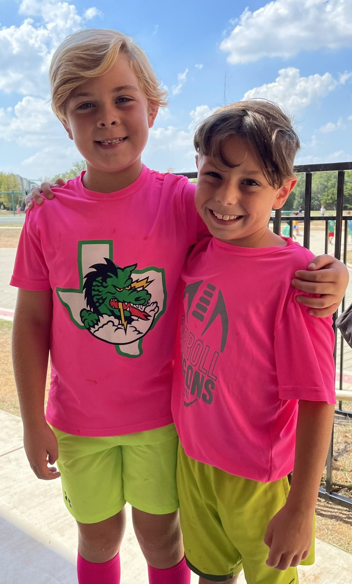 WGESSutton's tweet photo. It’s been a ⭐️great week at #thegrove ! 🐉 With all the fun dress up days- for 🤠Giddy Up at the Grove- we’ve been having lots of twinning and tripleting ! 👀 @WGESdragons @WGESPTO https://t.co/68xOOW0Sil