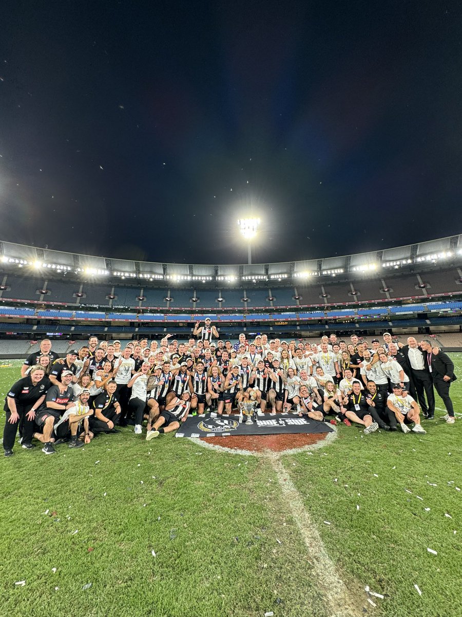 AFL's tweet photo. The Collingwood Football Club 🏆

#AFLGF https://t.co/yelVRMuENw