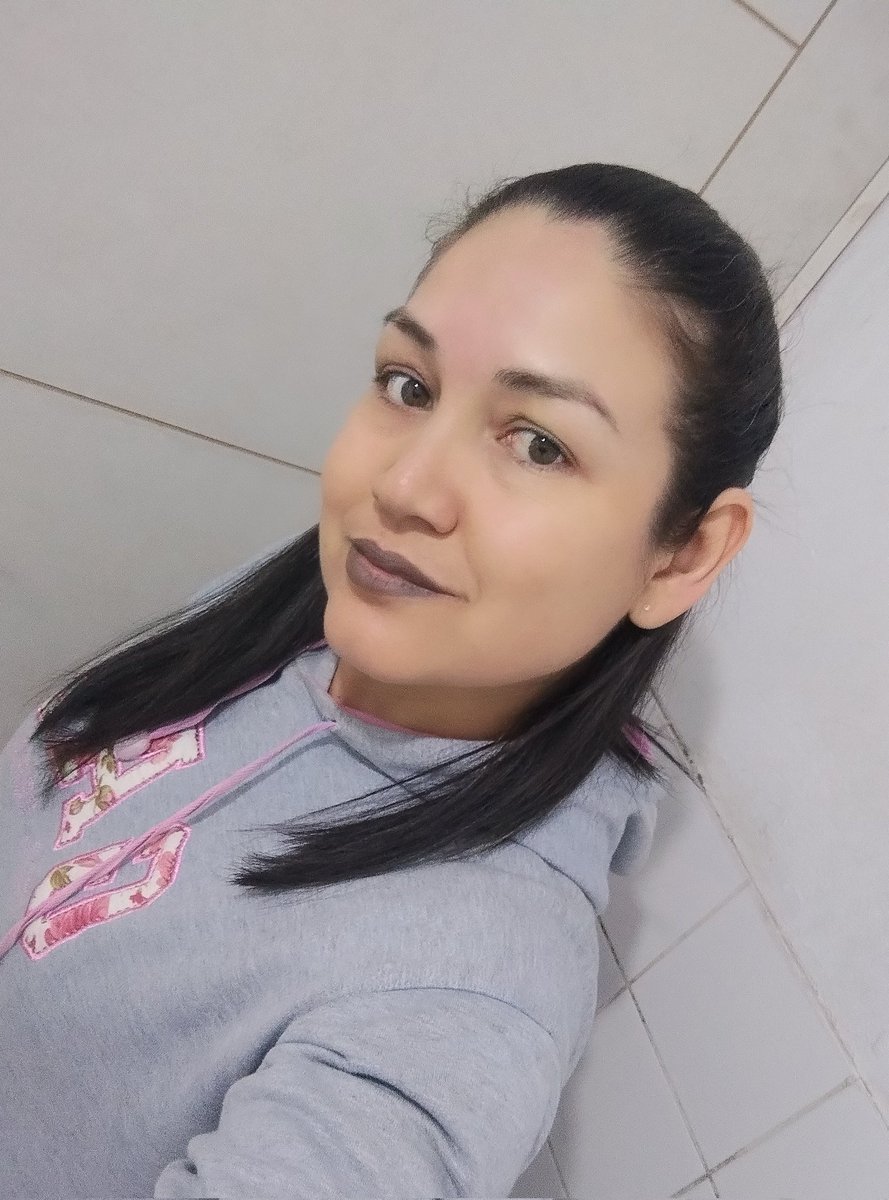 auri_nellys_10's tweet photo. A 1 un mes de convertirme en una "señora de las 4 décadas" y pensar que hace apenas unos días nomás, pensaba en todo lo que me faltaba para cumplir los 18 años... https://t.co/8Cevrtlnje