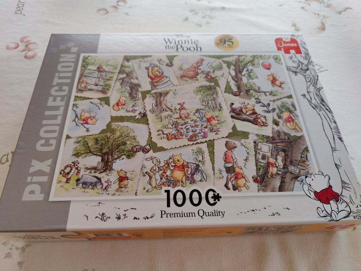 It's been ages since I've made a puzzle! With cats it's nearly impossible to do one. But now I have an outdoor shed with a table and stuff where the cats aren't allowed I'm excited to start working on this one! ❤️
