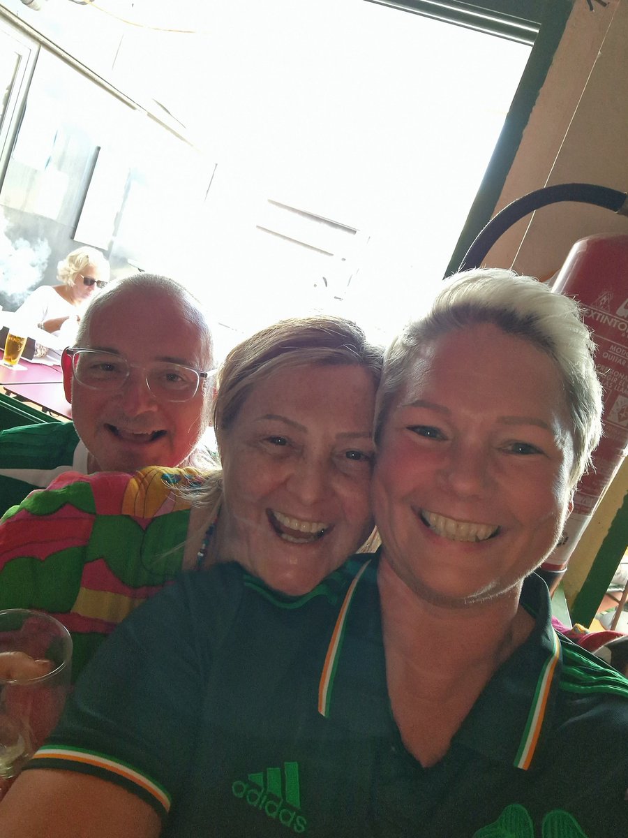 coylson's tweet image. Carlsberg don't do Saturdays in Corralejo...but if they did,  you'd meet Jinky's daughter, the jockey of Red Rum and Grace Plunckett's great cousin all in the same pub while Celtic grind out a win to go 7 points clear! #CelticFC #redrum #Corralejo #jinky #Saturday