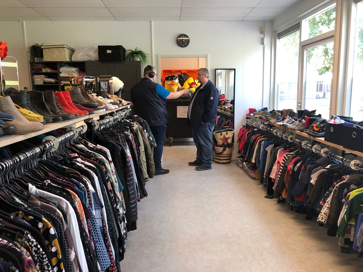 De laatste uurtjes! Gaat u nog een verzoekplaatje aanvragen? Vanaf een donatie van 2,50 (via Tikkie te voldoen) wordt uw nummer gedraaid! K3 of kerstmuziek, niks is te gek! Koekstad Radio! Appen kan naar 0570-594908