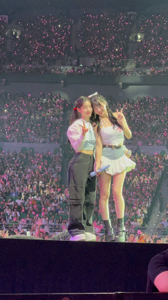 DAHMO WERE SO CUTE PLEAASEE #TWICE_5TH_WORLD_TOUR_BULACAN #TWICEINBULACAN