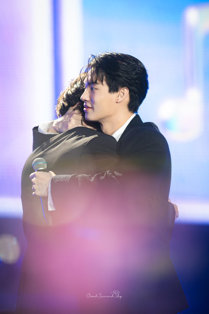 ชอบภาพนี้อ่ะ ไบร์ทดูอ้อน
วินดูอบอุ่นมากๆๆๆ เหมือนเป็นเกราะให้พี่เลย

BrightWin in TW   
#SBSconcerttourinTP 
#BrightWinSBSTour2023 
#ไบร์ทวิน