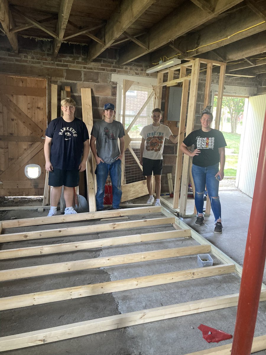 KateBartling's tweet photo. The School flock facility is coming along. The electrical unit will tie in perfectly after framing.  These students have worked hard, had great jokes &amp; make the work fun.  It’s been great to see accuracy, speed and quality of work improve. #IFACadetPride #AdventuresInTeachingAg https://t.co/9r7eZd5w6P