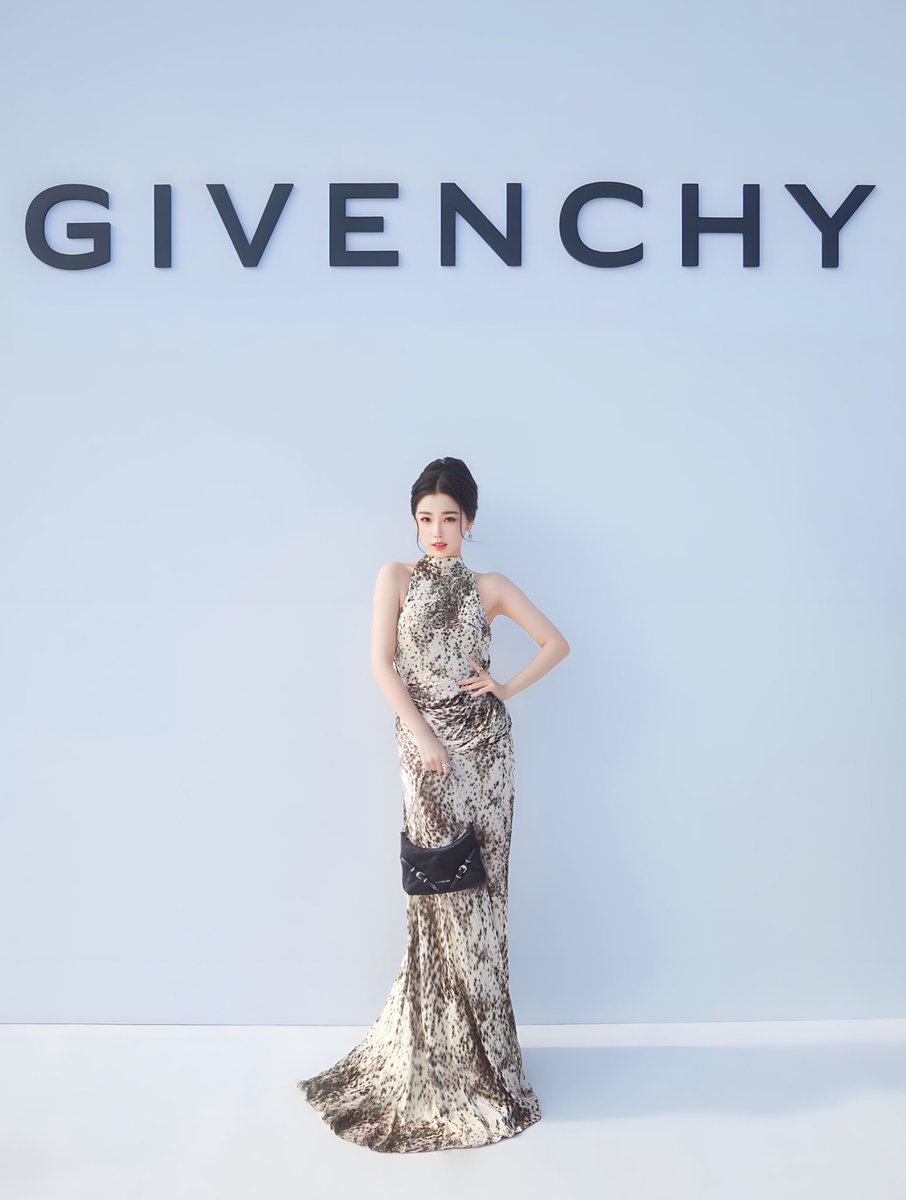 dilireba dilmurat, and esther yu shuxin, our effortlessly classy queens ✨