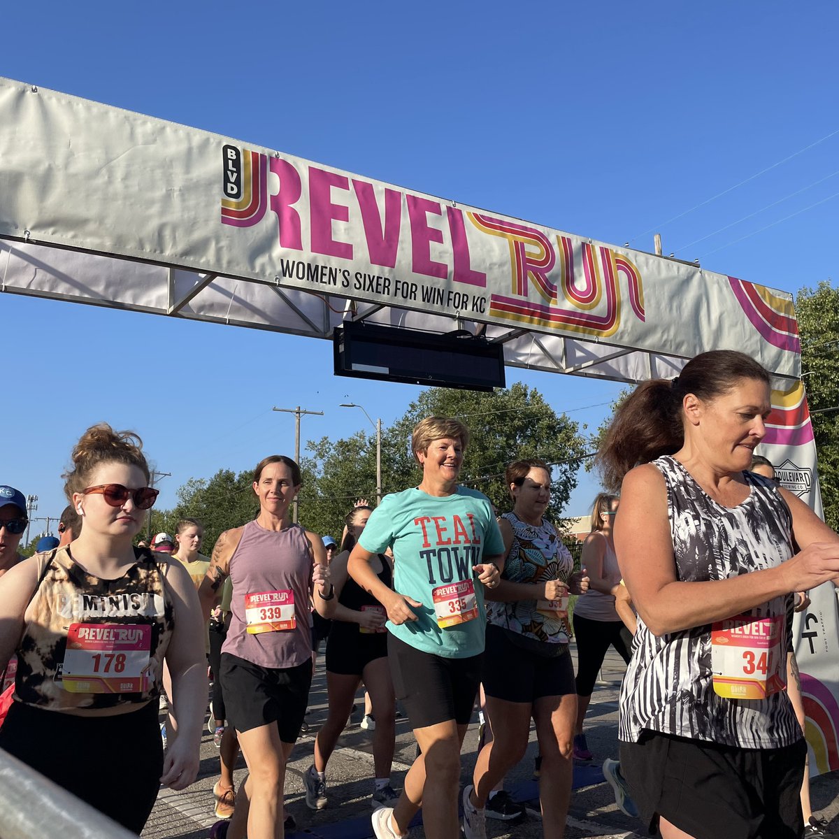 BLVDRevelRun's tweet photo. Let’s Revel! ✨💓🪩🏃‍♀️ https://t.co/B8ONEeQgQZ