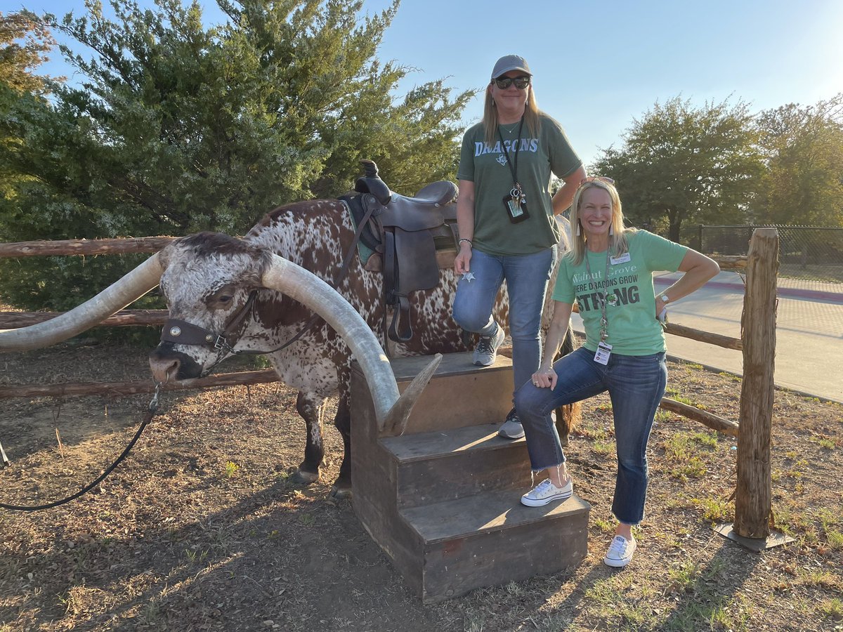 Thank you <a href="/WGESPTO/">Walnut Grove Elementary PTO</a> for such a fun event !! 🤠🐴🐮Giddy Up at the Grove was a rootin’ tootin’ good time!  💕Loved seeing so many students &amp; families!! <a href="/WGESdragons/">Walnut Grove ES</a> <a href="/SherryTeach4Fun/">Sherry Sickler</a> #thegrove