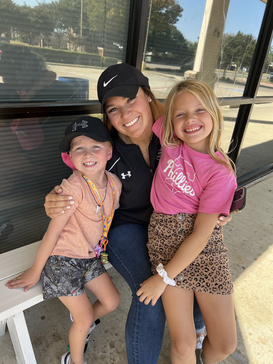 MsLewis38's tweet photo. You might only be my student for a year, but I’ll be your biggest fan for a lifetime!♥️ ice cream catch ups &amp; cheering from the stands with some of my favorites 🍦😍🥎
#myMISD #minshewcolts https://t.co/L01MWihUEo