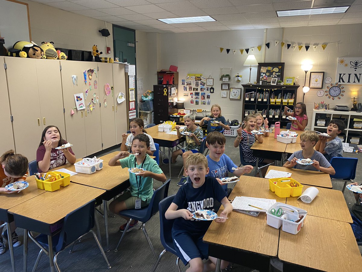 Author’s purpose is easy as PIE— Persuade, Inform, Entertain. What a fun week reading and writing our own books and focusing on the purpose!  Then celebrating with PIE! <a href="/HumbleISD_WCE/">Willow Creek Elem</a> 🐝🐝🐝❤️