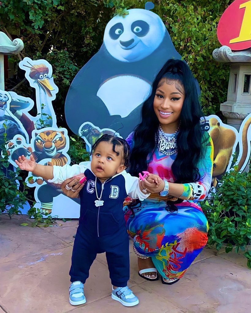 HARDWHlTE's tweet photo. Happy 3rd birthday to Papa Bear 🐻💙 https://t.co/UfPEgcJFMp