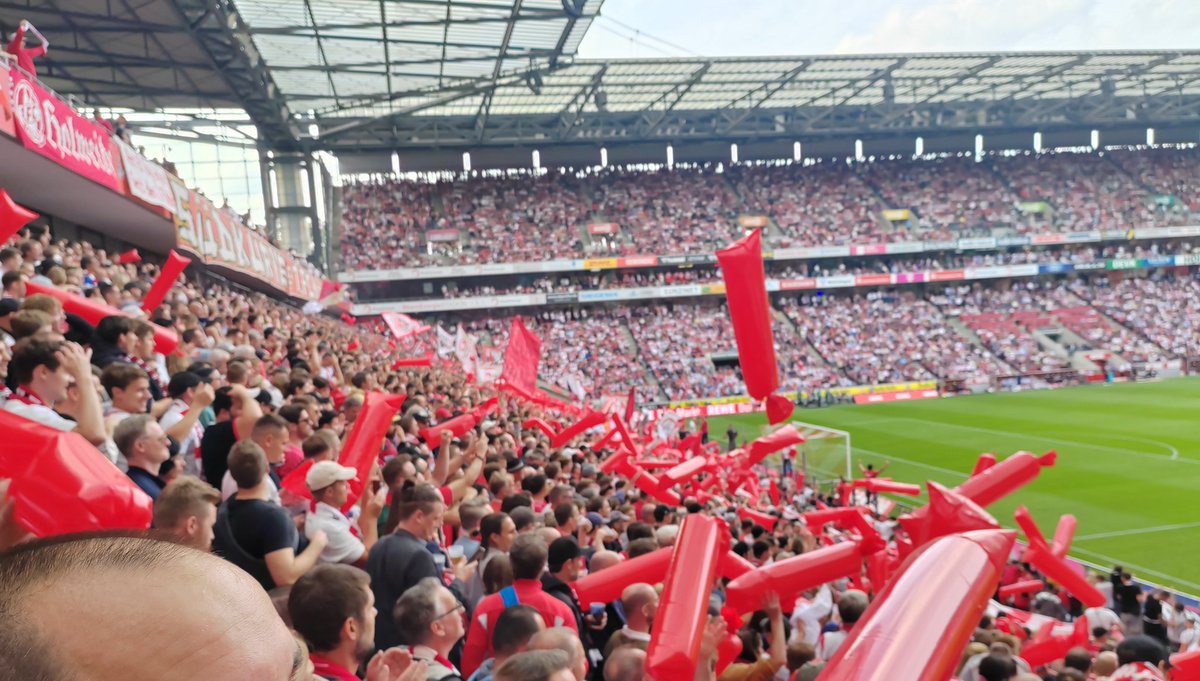 Lollipop2701's tweet image. Bitte würdigen Sie dieses Bild.
Dieses Bild hatte ein kaputtes Display zur Folge 😭
#KOEVfB