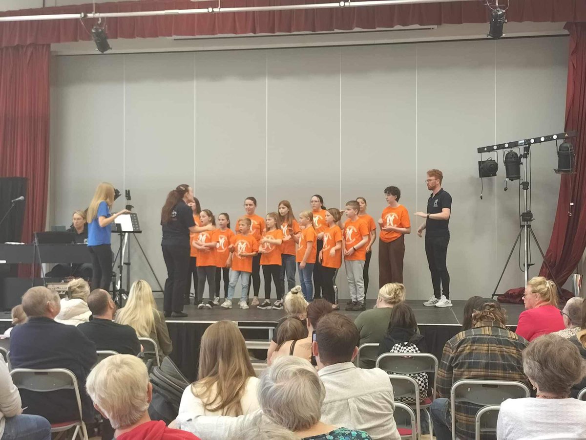 BarnsleyChoir's tweet photo. @BYCChildrenEAST performed wonderfully at the Dearne Community Arts Festival today. Such a joy to be involved in such a fantastic local event at @AstreaDearne For many it was their first ever public performance. A great day! https://t.co/EXjbpJ92iF